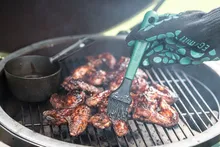Чугунный соусник с силиконовой кисточкой, Big Green Egg