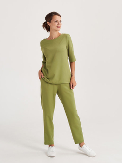 Стильный фисташковый медицинский костюм