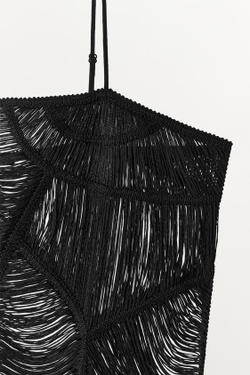 ZARA МИНИ-ПЛАТЬЕ С БАХРОМОЙ, ЧЕРНЫЙ