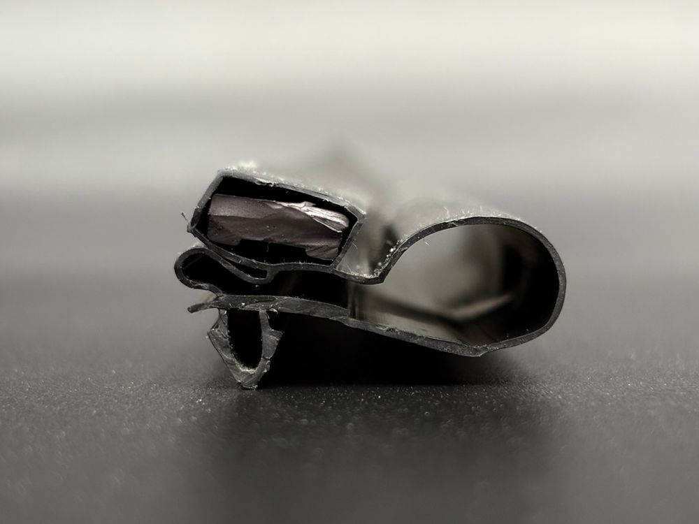 Уплотнительный профиль _005Z хлыст 1670 без магнитной вставки