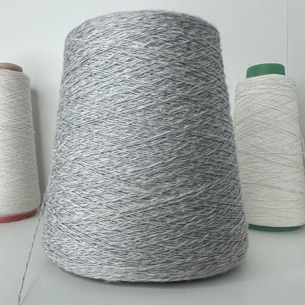 STOCK - Pinori Filati S.p.A; лен, хлопок, п/а (% - нет); ~700м/100гр; голубовато-белое мулине