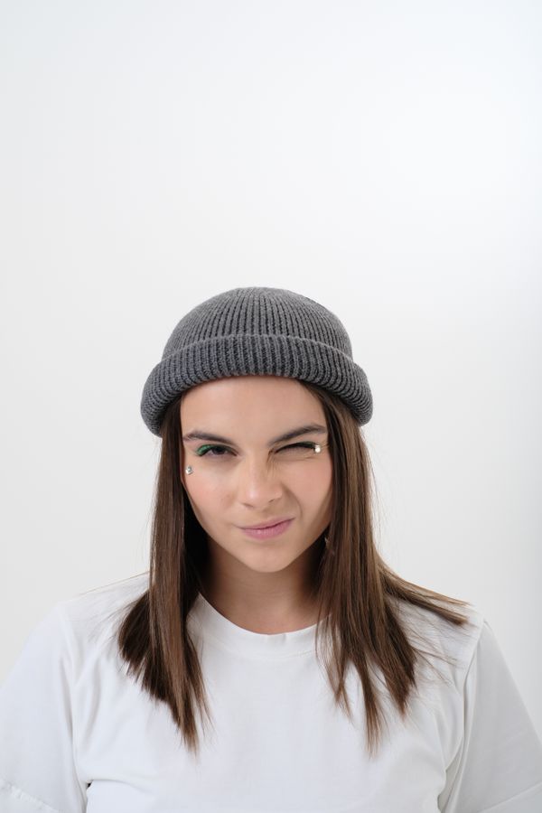 Шапка Modern Short Beanie Серая - фото 3
