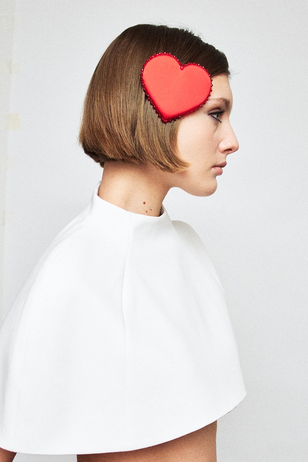 Заколка-сердце красное с декором