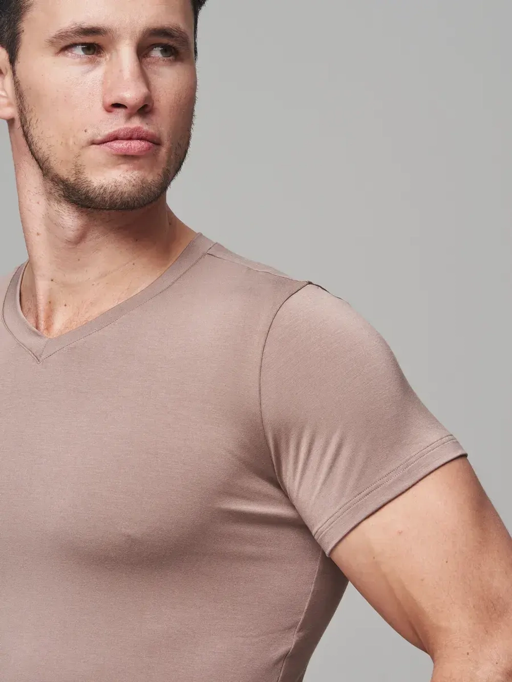 Футболка V-вырез однотонная облегающая