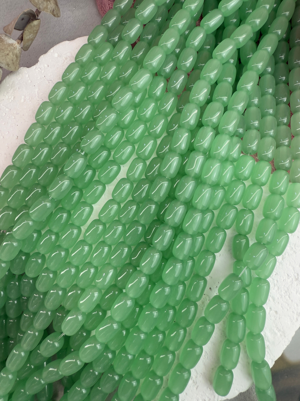 Стеклянные бусины, бочонок 6*9 мм, нить 38 см, "Хризолит"