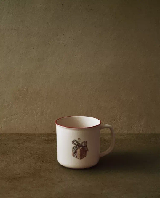 ZARA HOME ФАРФОРОВАЯ КРУЖКА С РОЖДЕСТВЕНСКИМ ДИЗАЙНОМ, БЕЛЫЙ/КРАСНЫЙ