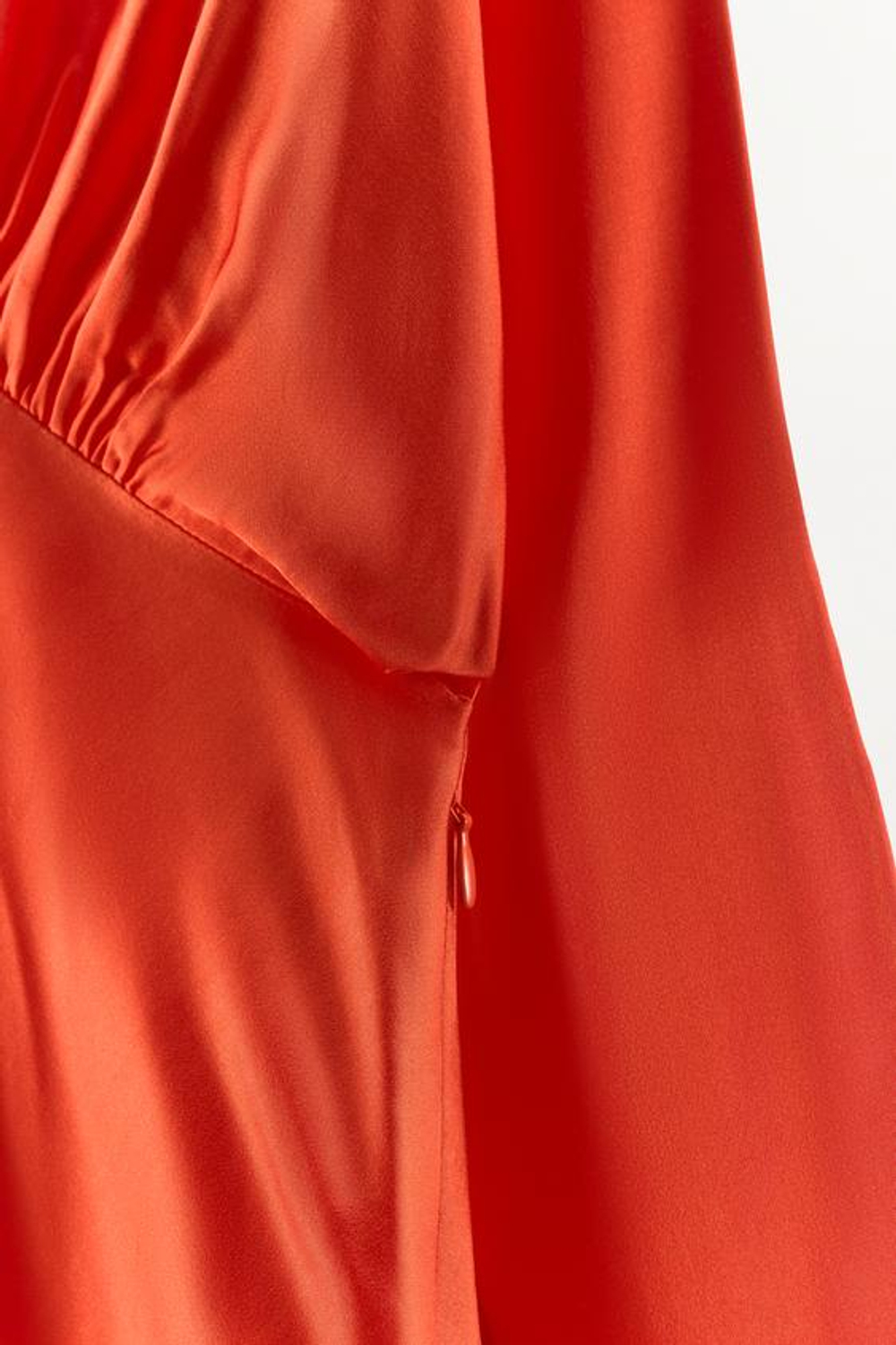 ZARA АТЛАСНОЕ ПЛАТЬЕ С РУКАВАМИ «ЛЕТУЧАЯ МЫШЬ» И РАЗРЕЗОМ, ОРАНЖЕВЫЙ