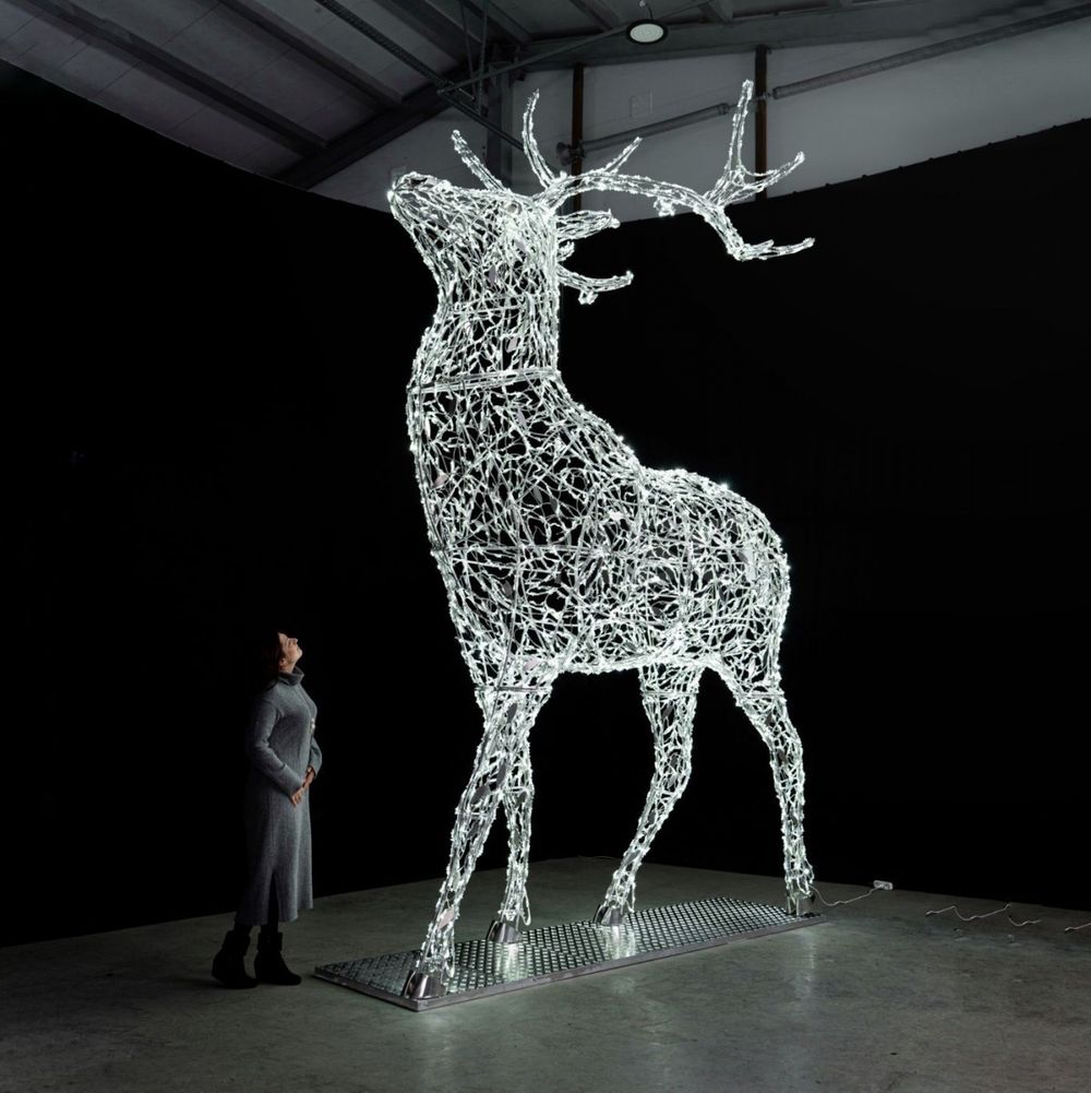 светодиодный олень серебряный высота 5 м