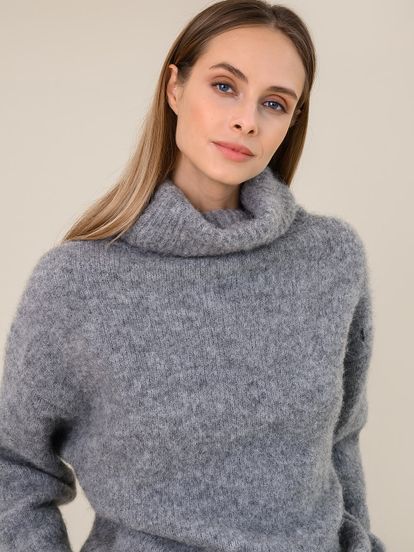 Женский свитер темно-серого цвета из шерсти - фото 3