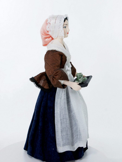 Кукла фарфоровая в костюме служанки 18 века Шоколадница Лиотара