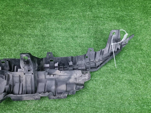 Кронштейн решетки радиатора Toyota RAV4 XA50 18-нв