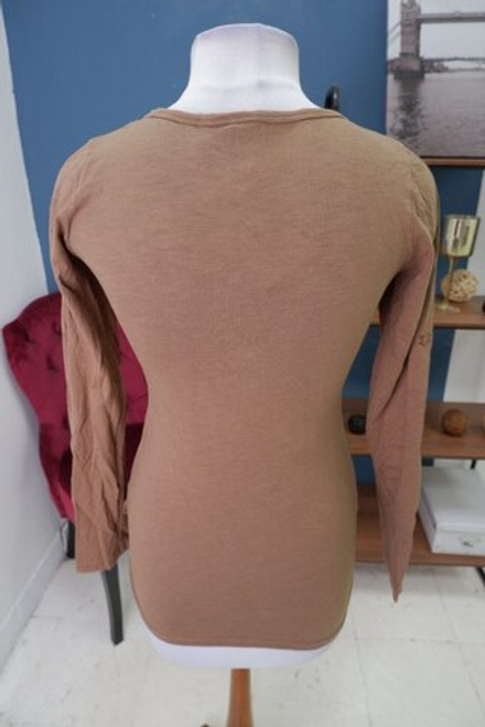 Джемпер  лаконичный 46 размер