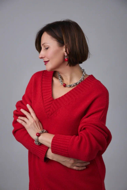 Серьги с красным плоским жемчугом на замке левербек, оттенки серебро и графит