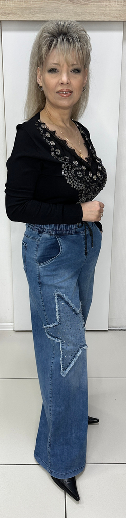 Синие джинсы c принтом из звезд