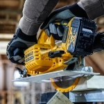 DeWalt DCS570N-B1 дисковая пила аккумуляторная (без АКБ и ЗУ)