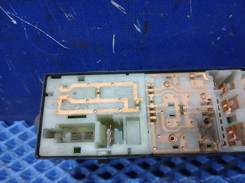 Блок управления стеклоподъемниками NISSAN ELGRAND 2005