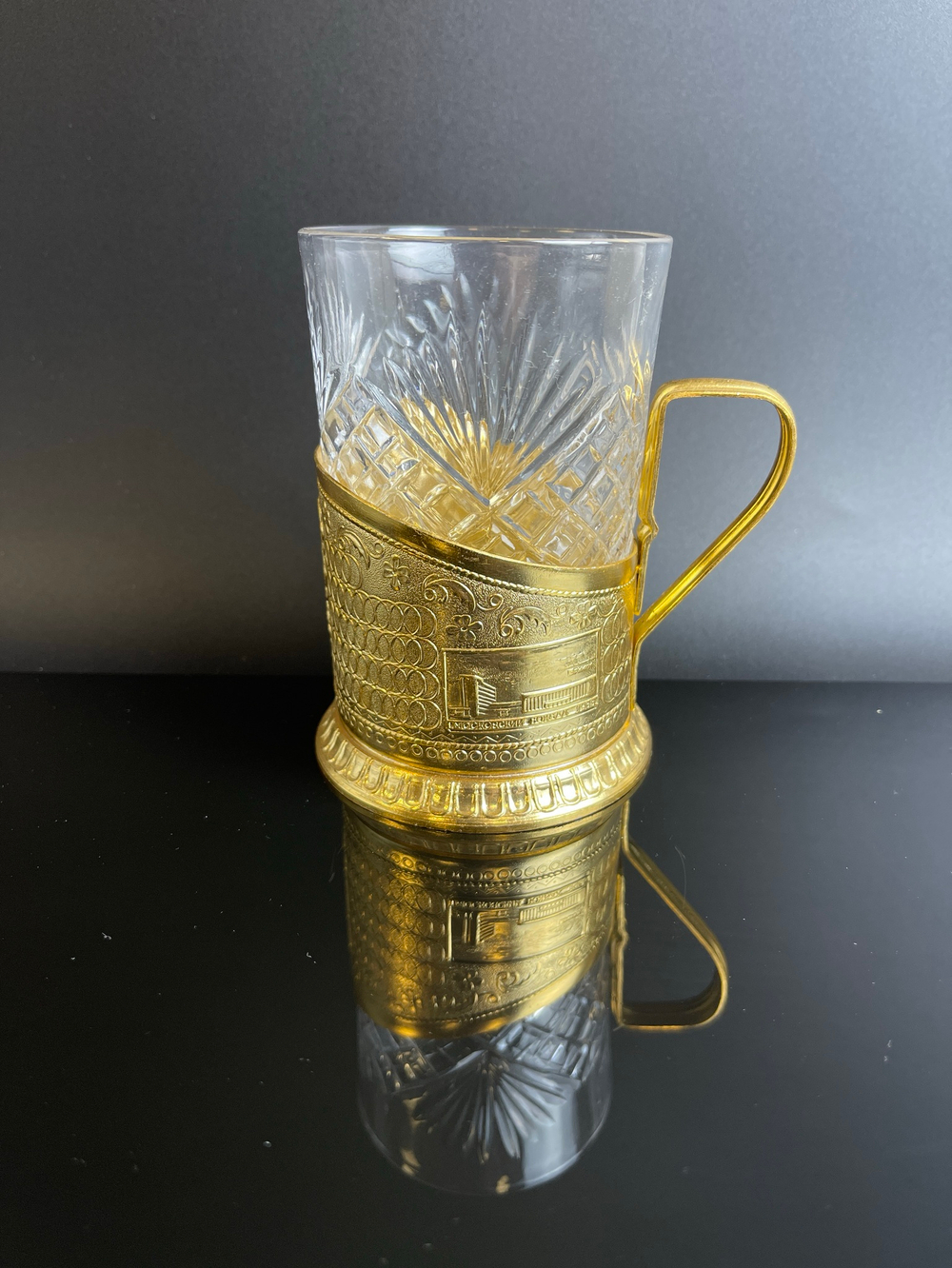 Подстаканник "Памятник А.М. Горькому" СССР, 1960-1990 гг. с хрустальным стаканом