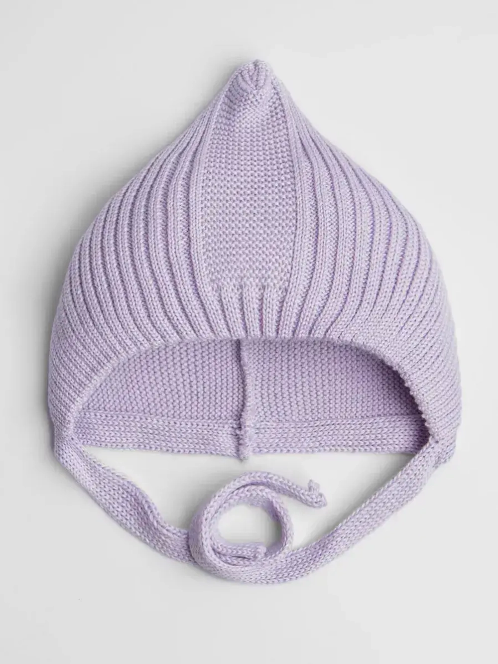 Чепчик для девочки вязаный на завязках на осень