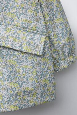 ZARA ПРОРЕЗИНЕННЫЙ ДОЖДЕВИК С ЦВЕТОЧНЫМ ПРИНТОМ, СИНЕВАТЫЙ