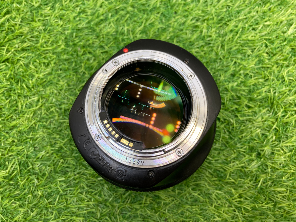 Canon EF 85mm 1.2L II USM