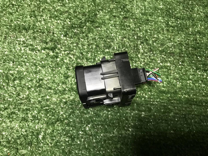 Кнопка стояночного тормоза Chery Arrizo 8 (22-нв)