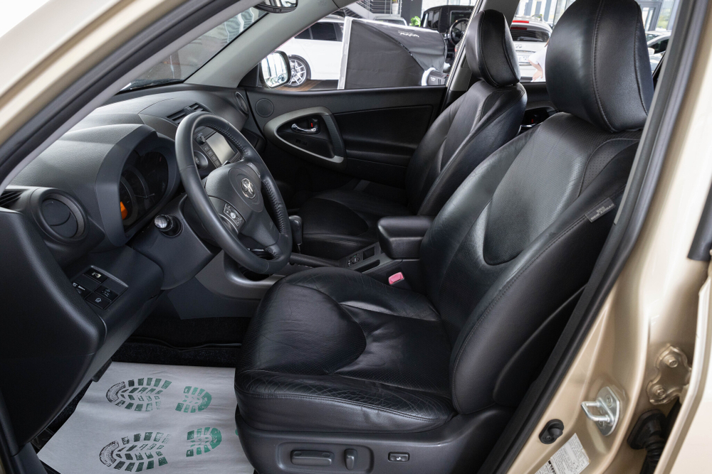 Toyota RAV4, 2011 год