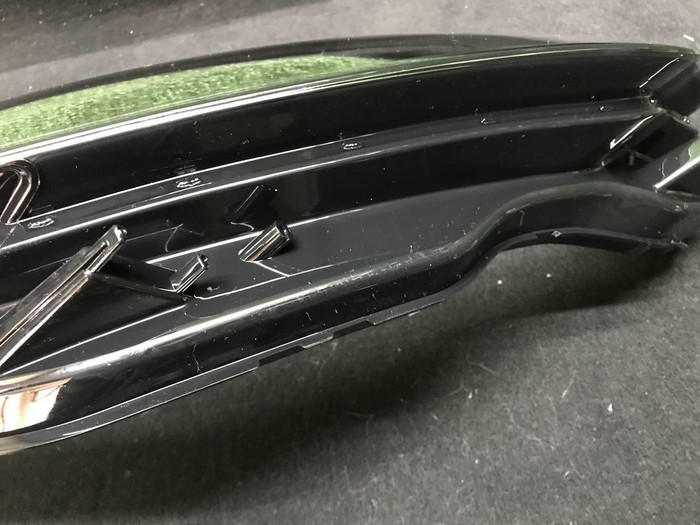 Стекло фары правое LR Discovery Sport (2019-н.в.)