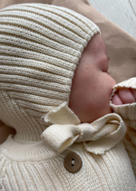 Вязаный комплект Комбинезон и чепчик, Молочный