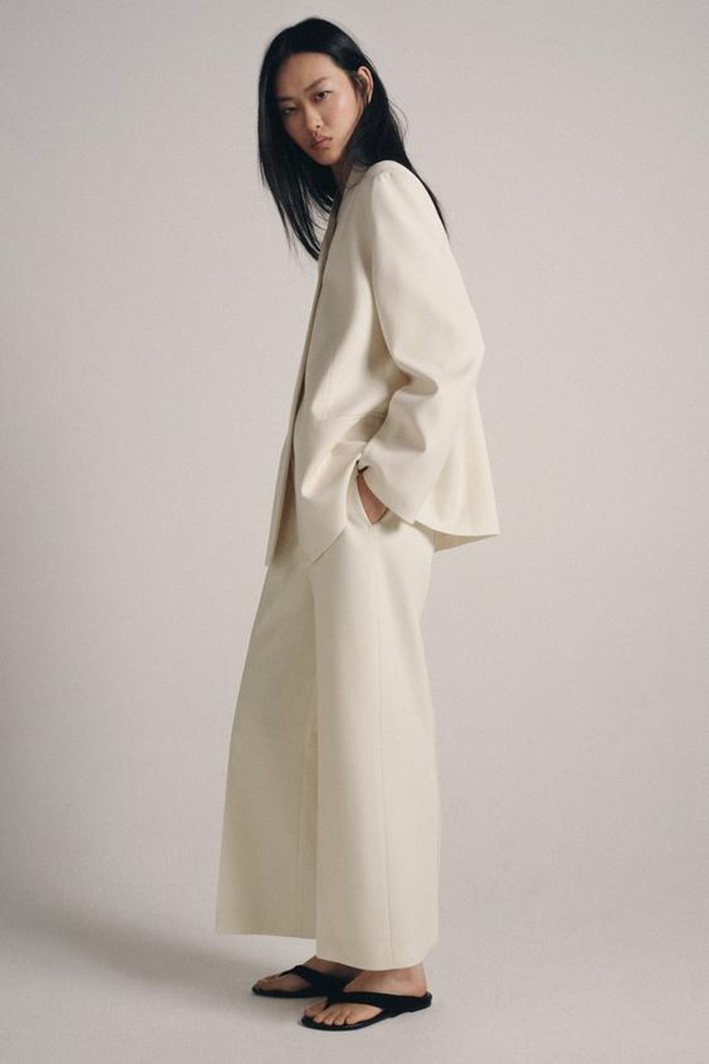 ZARA УКОРОЧЕННЫЕ БРЮКИ СО СТРЕЛКАМИ — ZW COLLECTION, СВЕТЛО-БЕЖЕВЫЙ