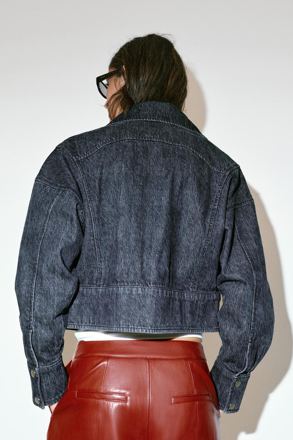 ZARA УКОРОЧЕННАЯ ДЖИНСОВАЯ КУРТКА Z1975, СИНИЙ/ЧЕРНЫЙ