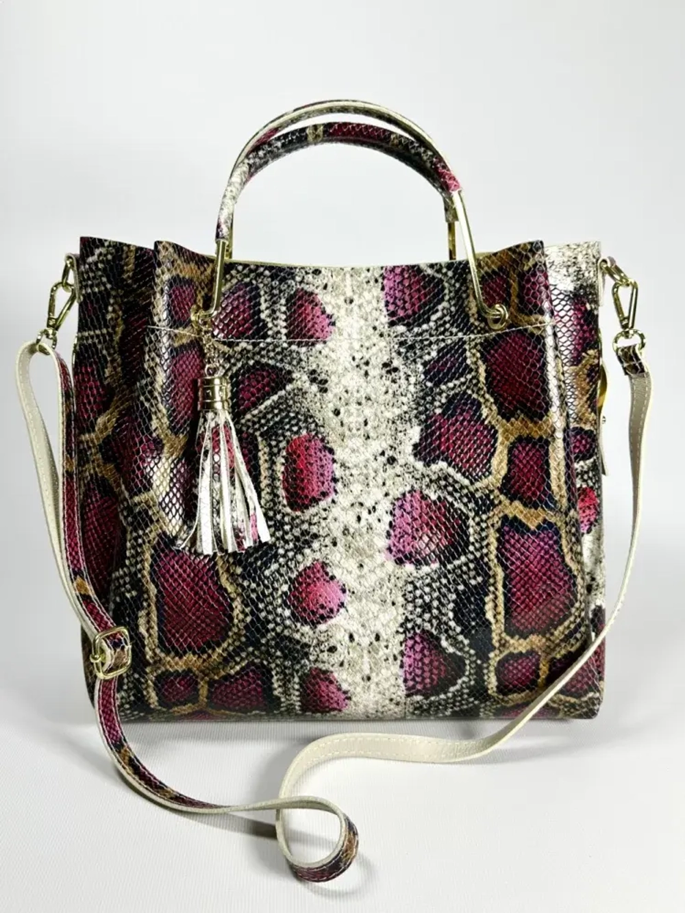 Женская розово-коричневая сумка из натуральной кожи с тиснением питон