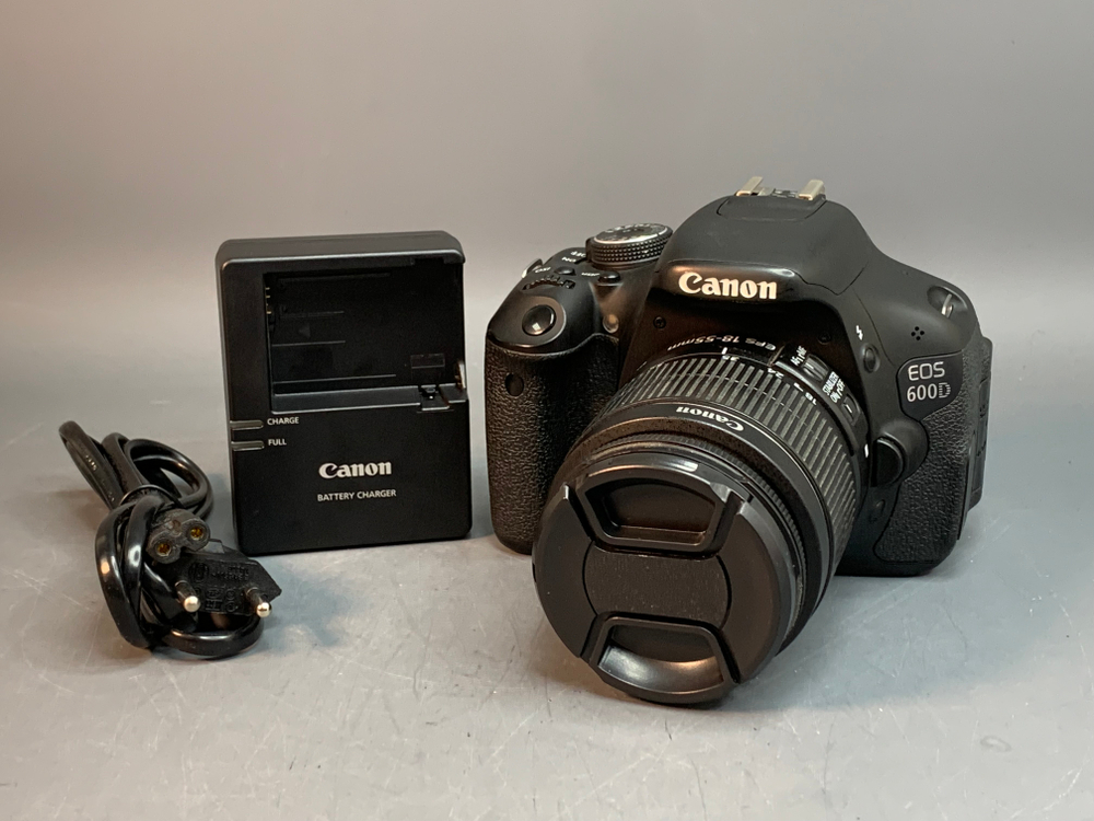 Canon 600D kit 18-55mm 3.5-5.6 IS ll 9.000 кадров