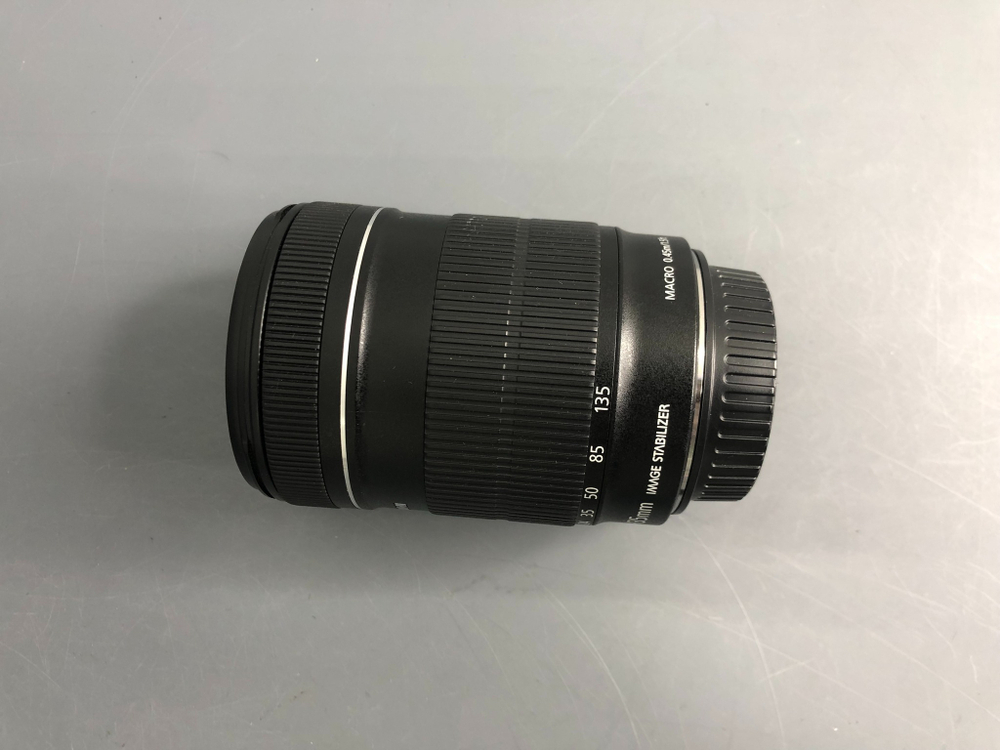 Canon EF-S 18-135mm 3.5-5.6 IS