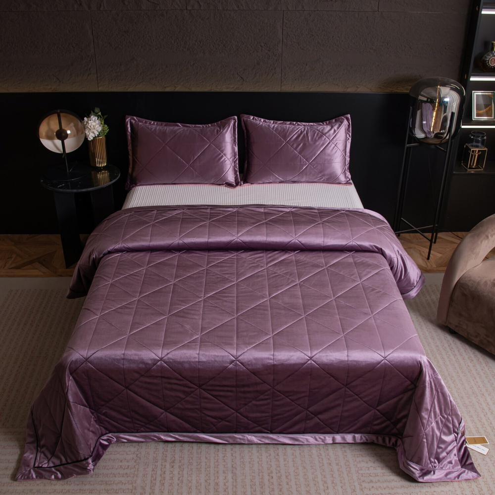 Велюровое покрывало в клетку с наволочками OVL042