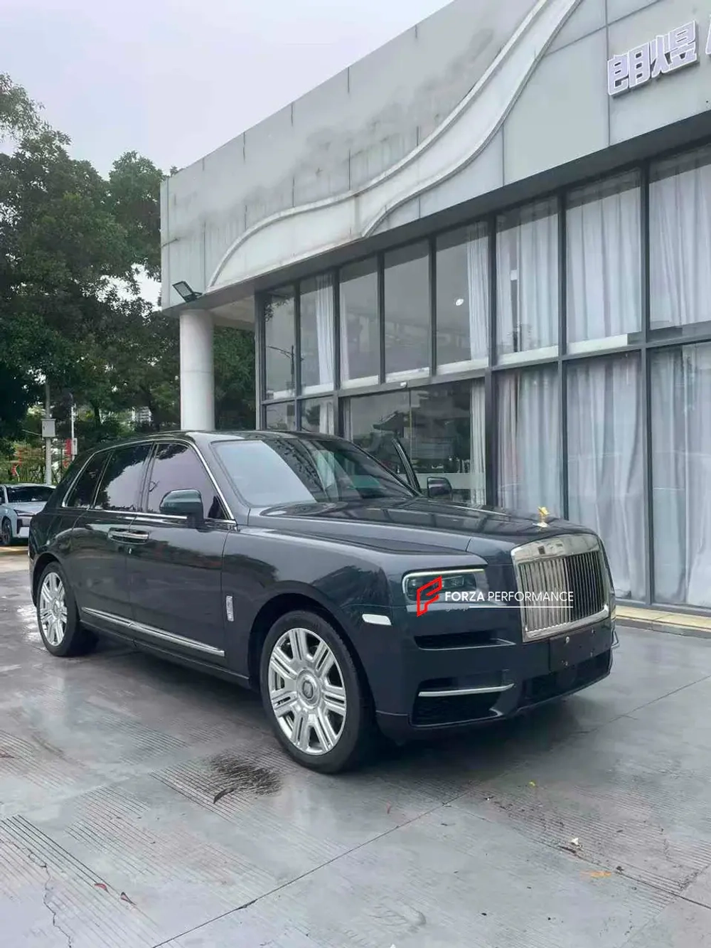 Обвес переделка для ROLLS-ROYCE CULLINAN СЕРИИ 1 2018 - 2025 в ROLLS-ROYCE CULLINAN СЕРИИ 2 РЕСТАЙЛИНГ Ролс Ройс Куллинан