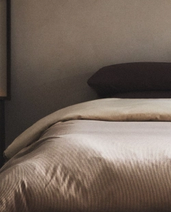 ZARA HOME ПОДОДЕЯЛЬНИК ИЗ ЖАТОГО СИТЦА В ПОЛОСКУ, БЕЖЕВЫЙ