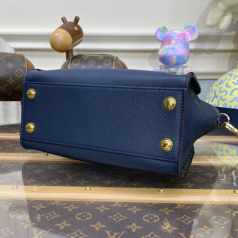 Louis Vuitton On My Side PM