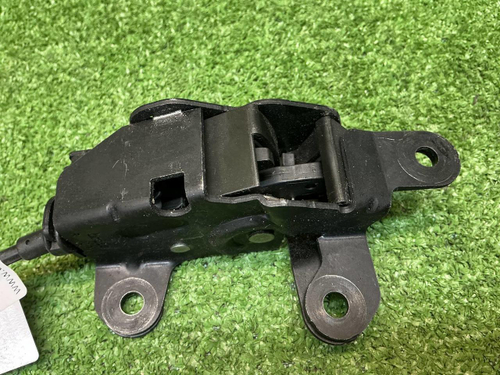 Замок багажника правый BMW X5 E70 (2006-2013)