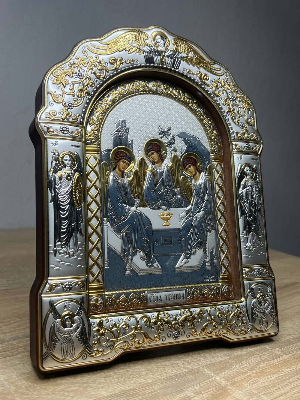 Св. Троица, икона арочная с рамкой под стеклом, красное дерево 167х228