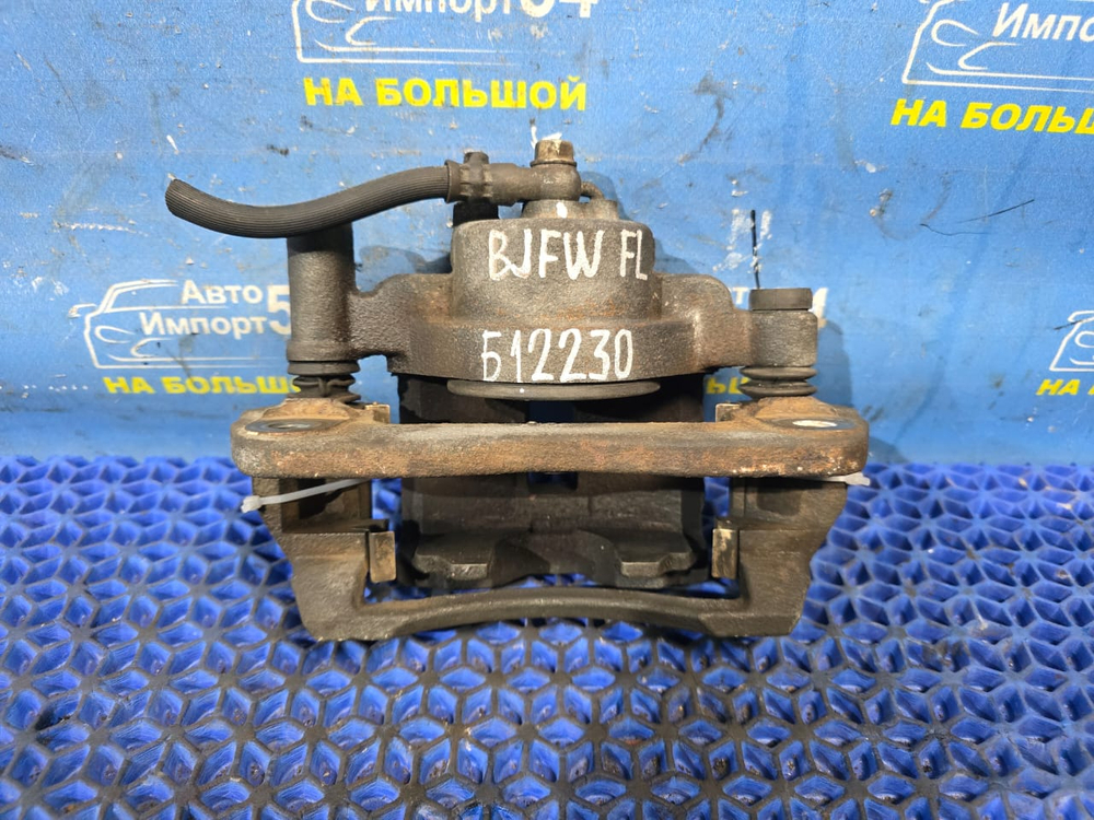 Суппорт тормозной передний левый MAZDA FAMILIA 1998-2003