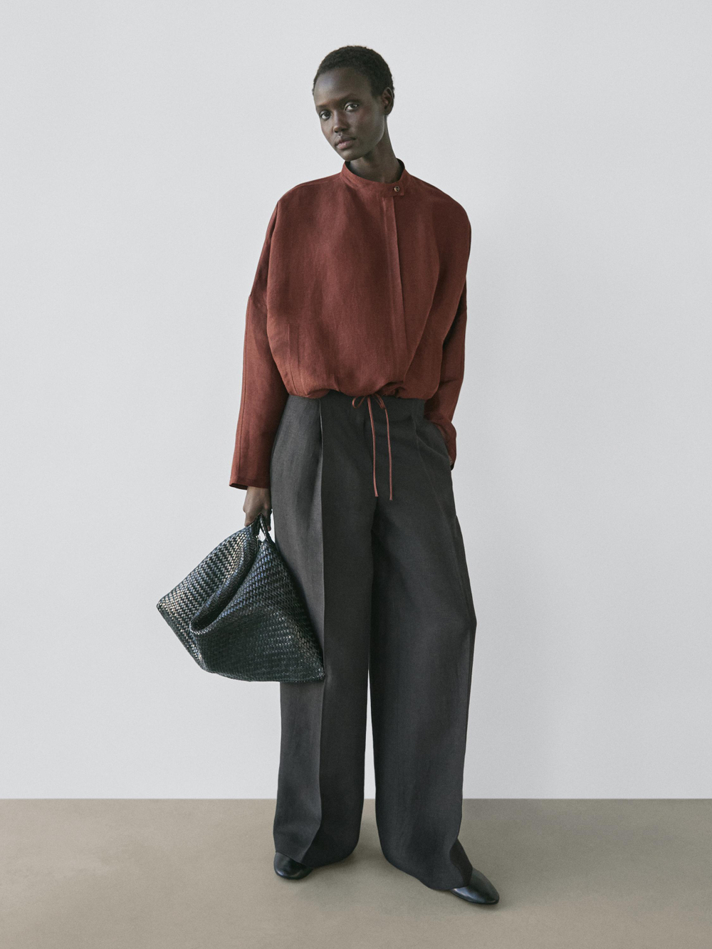 Massimo Dutti Брюки из струящегося льна, черный