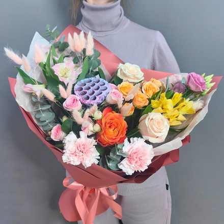 Авторский букет с лотосом