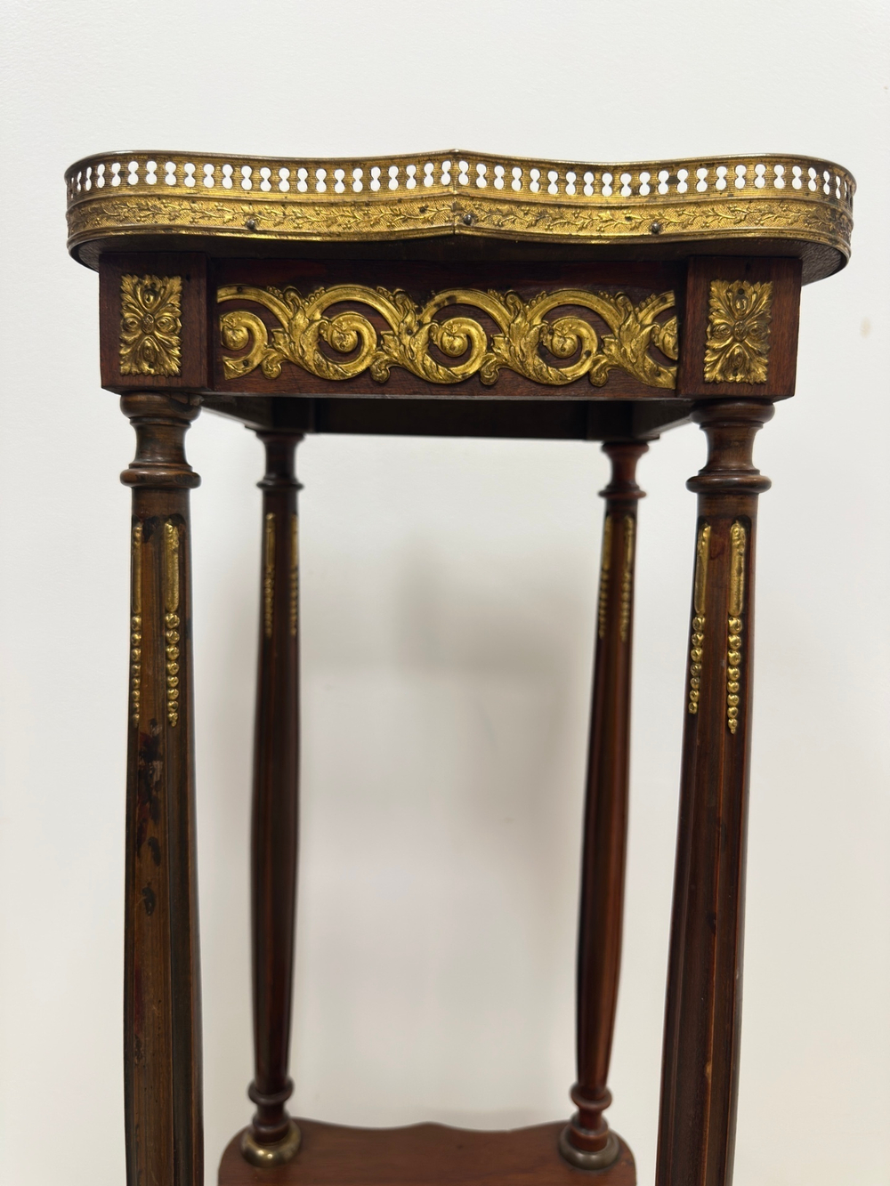 Антикварный столик-жардиньерка в стиле Людовика XVI