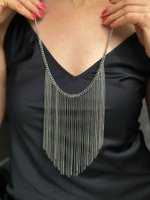 Колье с тонкими цепочками, оттенок серебро. Выполнено из стали. Регулировка длины.