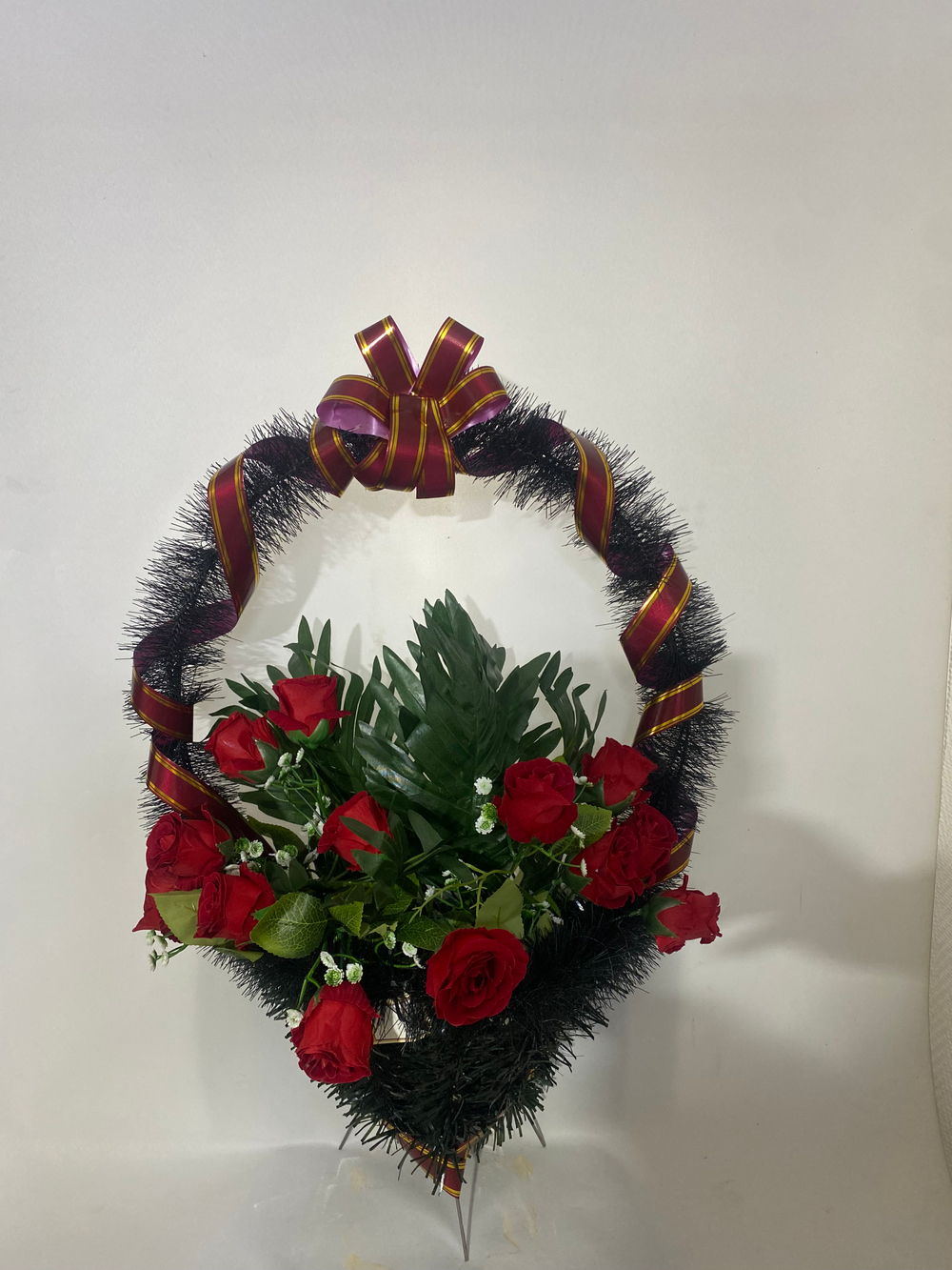 Корзина ритуальная 50 см Алые розы