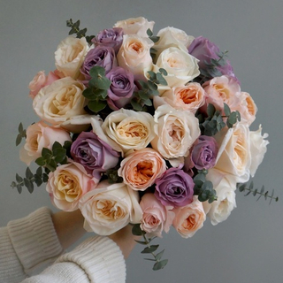 75. Микс из 29 роз в пастельной гамме