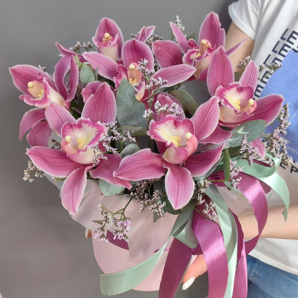 Шляпная коробка с орхидеями