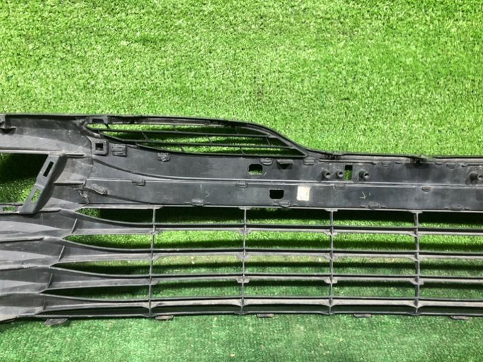 Решетка переднего бампера Toyota Camry xv70 17-21