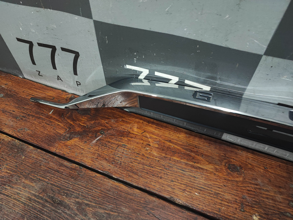 Накладка крышки багажника Geely Tugella 19-нв Б/У Оригинал 5062040200