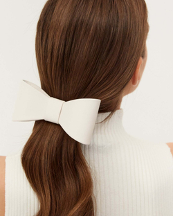 Бант-бабочка M из кожи молочного цвета